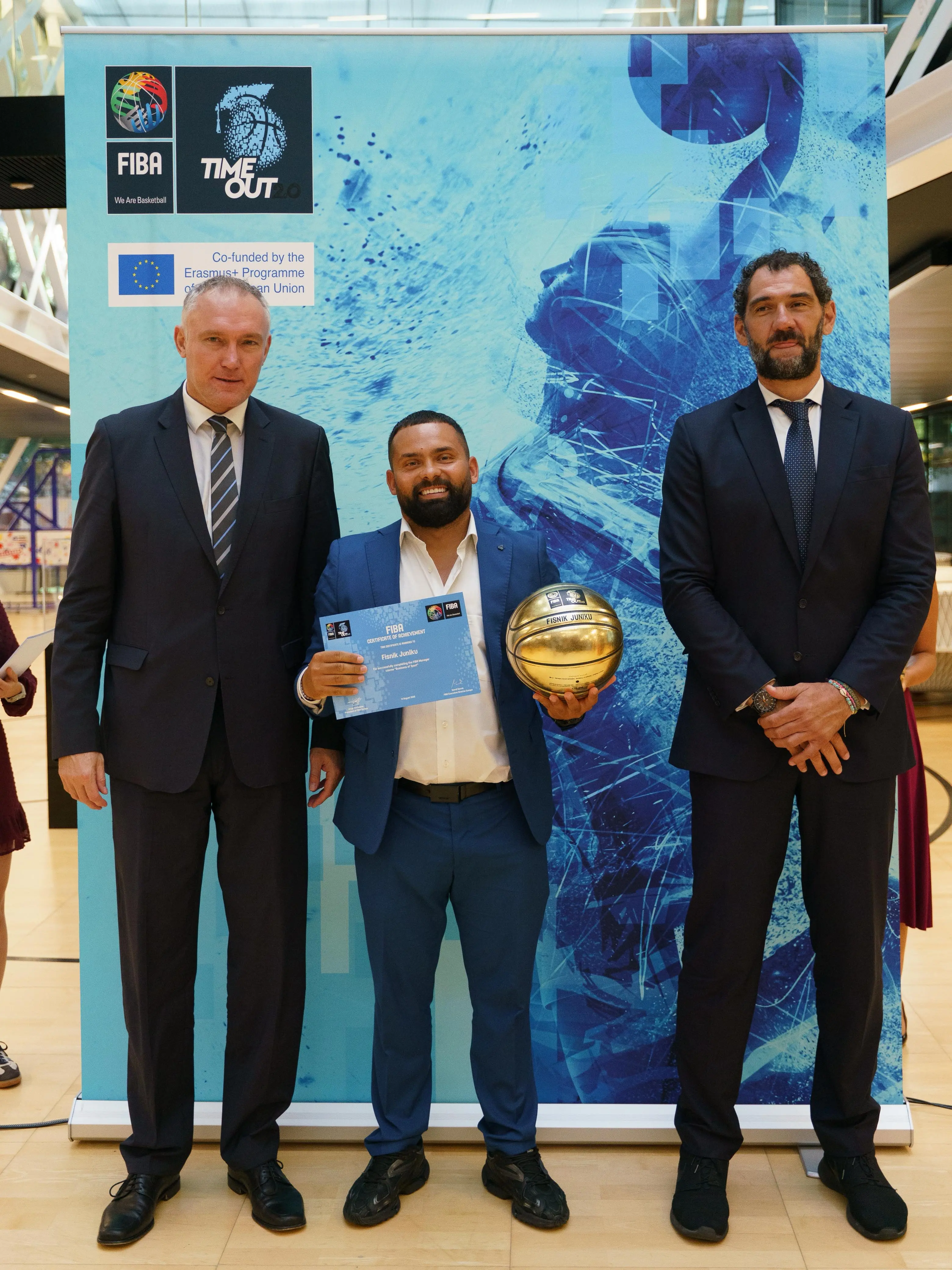 Hasani dhe Juniku diplomojnë në Programin e FIBA Time-Out 3.0